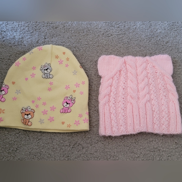 Toddler girls 18-24M Lot of 2 Hats Knit Beanie w/cat ears, Light Yellow stretchy - Picture 1 of 9